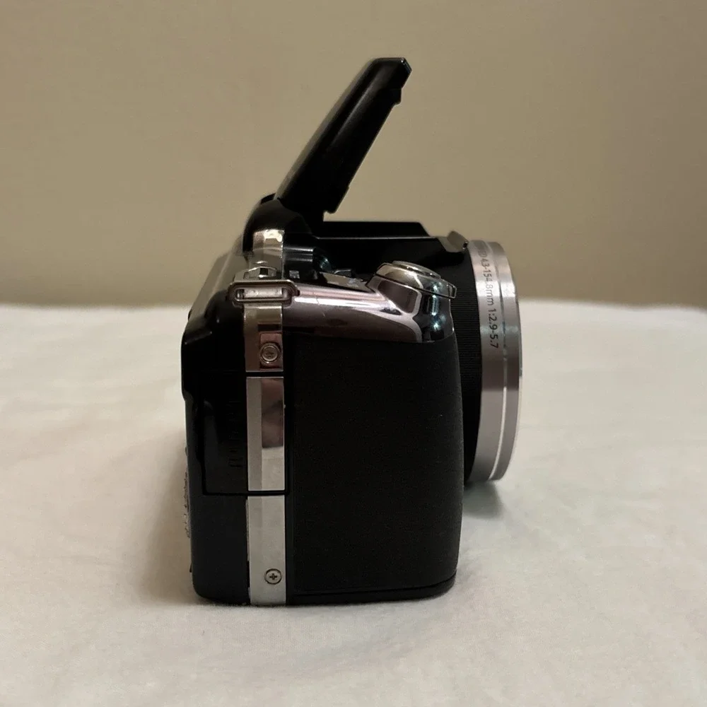 OLYMPUS SP-810UZ 14.0MP Digital Camera, Case, Battery, Charger, 4 Gb SD card